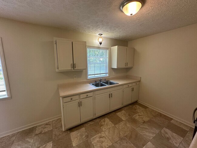 Building Photo - 6517 Portsmouth Dr