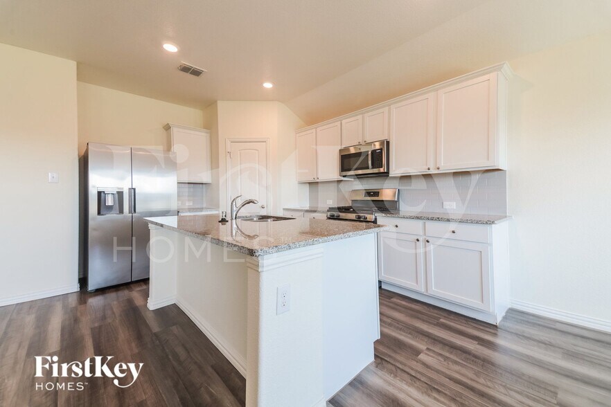 Building Photo - 1304 Renoir Dr