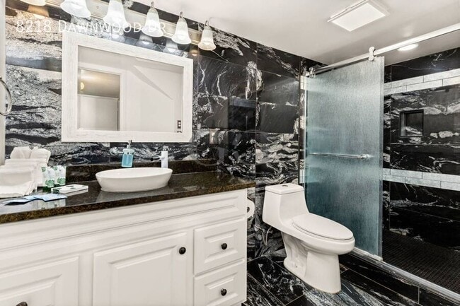 Building Photo - 8218 Dawnwood Dr