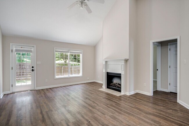 Building Photo - 4557 Country Glen Cir