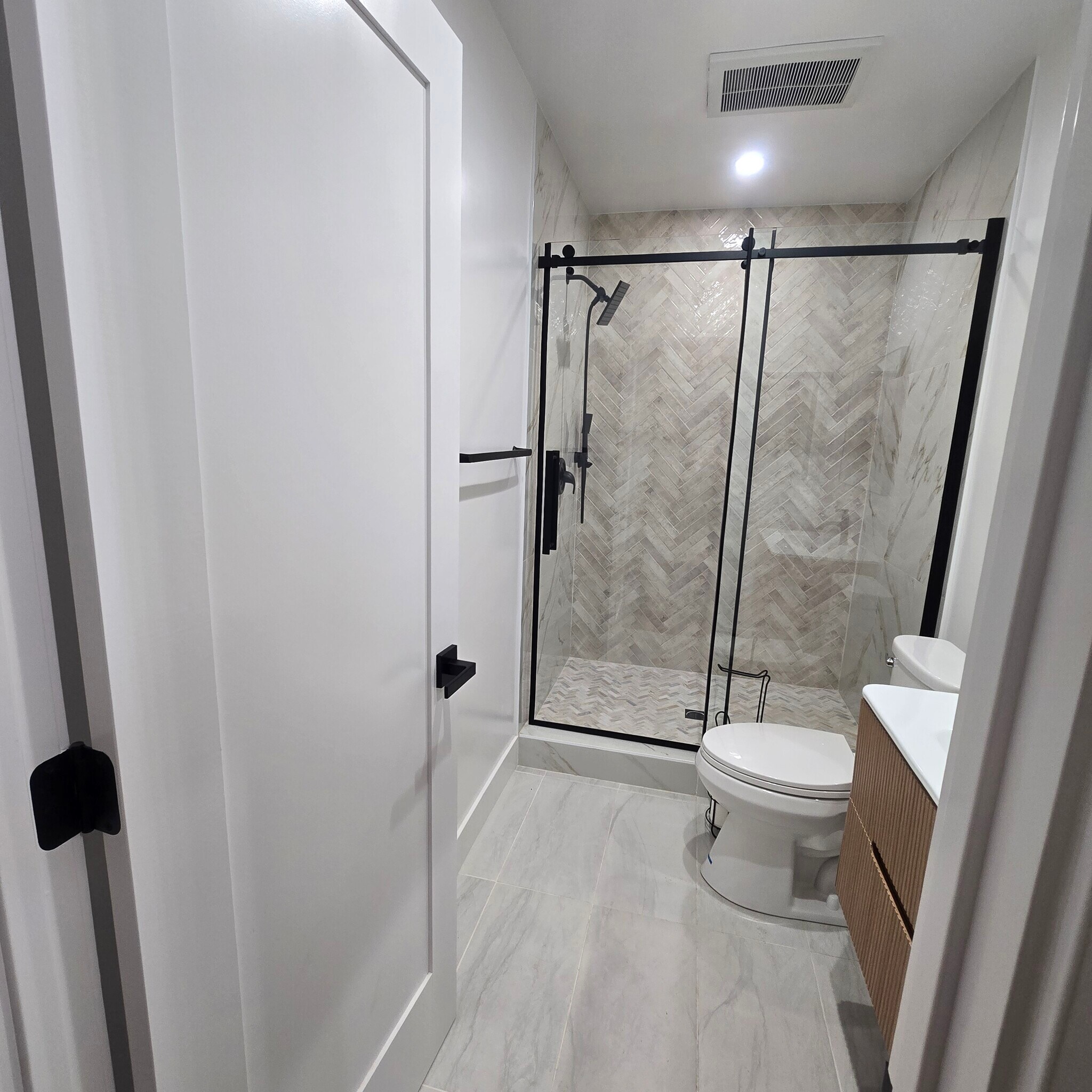 Building Photo - 916 S Sherbourne Dr