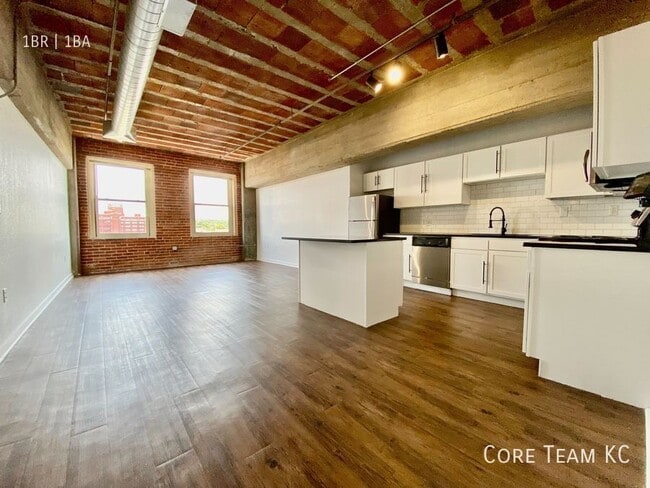 Primary Photo - 204 Walnut St