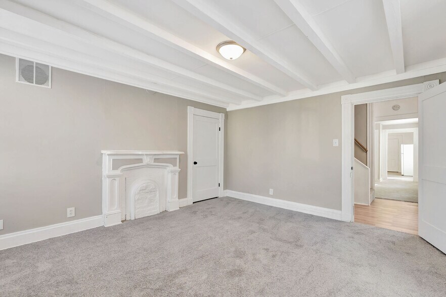 Building Photo - 1410 Russell St