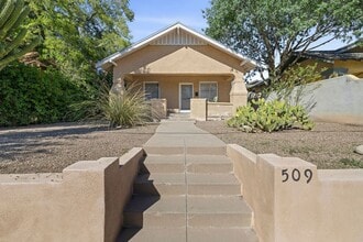 Building Photo - Vintage Bungalow Near University of Arizona