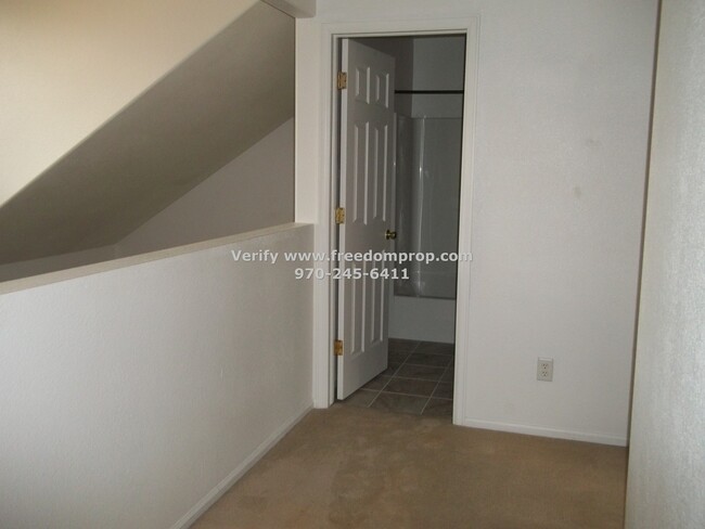 Building Photo - Three Bedroom Home with primary bedroom on...