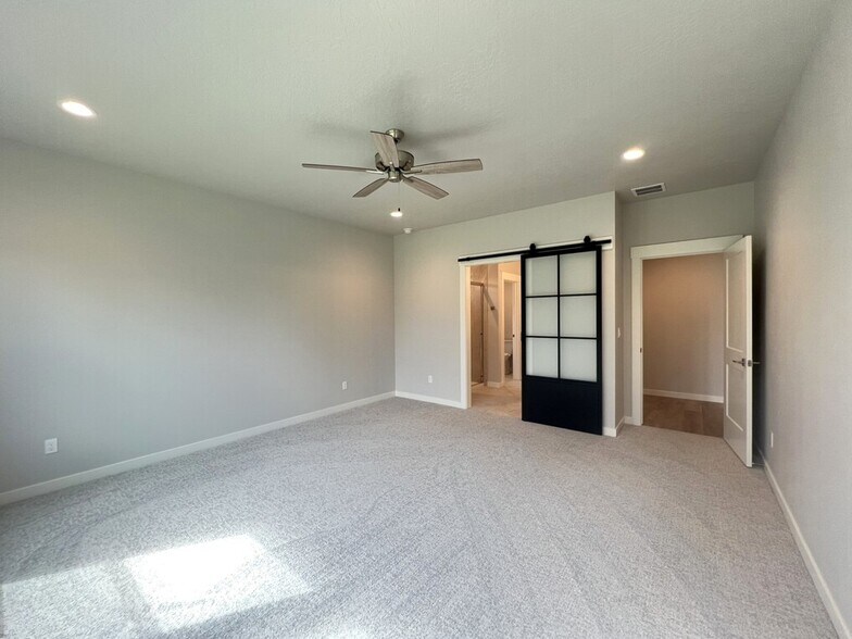 Building Photo - 2282 S Hurd Ave