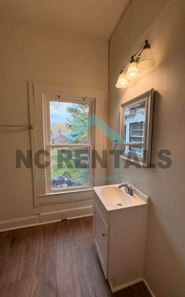 Building Photo - 113 S 2nd Ave