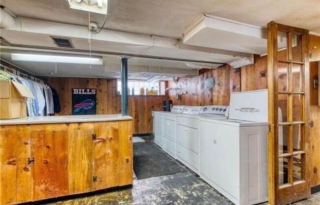 Building Photo - 261 Sterling Ave