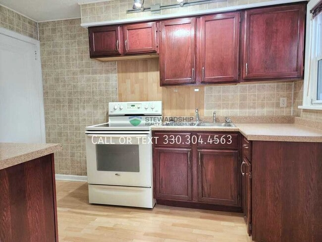 Primary Photo - 2131 Dennison Pl NW