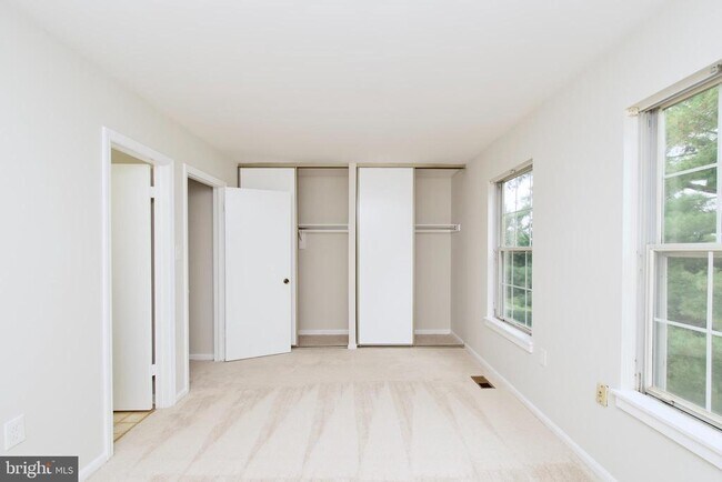 Building Photo - 6643 Medinah Ln