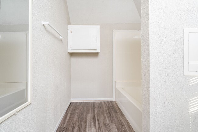 Building Photo - 1315 State St