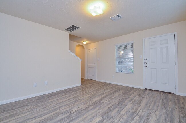 Building Photo - 24226 Ravenna Oaks Ct