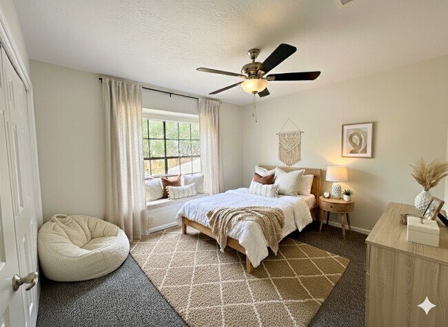 Building Photo - 16906 Scenic Lakes Way