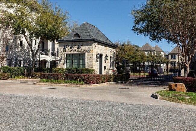 Building Photo - 1835 Upland Lakes