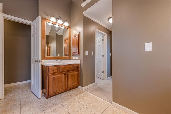 Building Photo - 927 Laurel Wood Ct