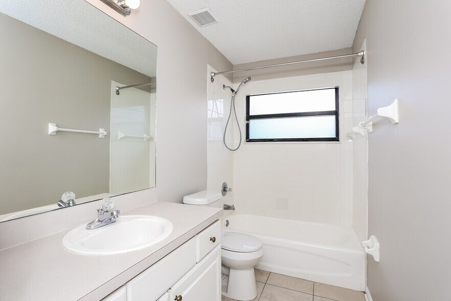 Building Photo - 2479 Coachman Lakes Dr