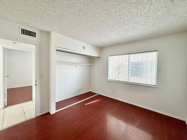Building Photo - Bright & Budget-Friendly Condo for rent Ac...