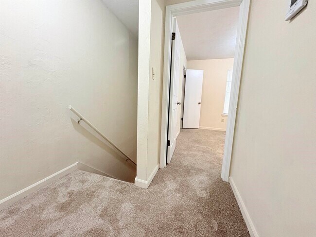 Building Photo - 1864 Sylvan Ct