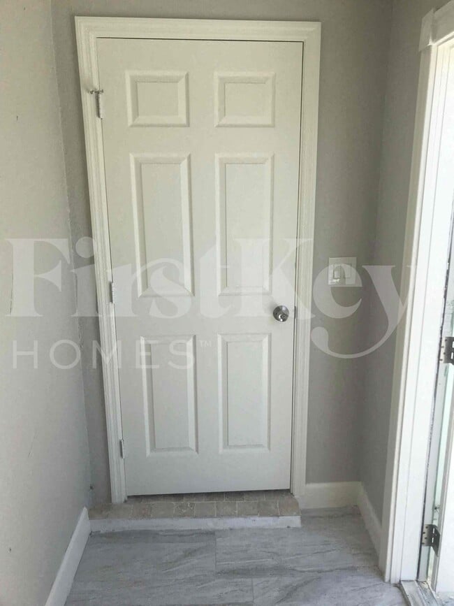 Building Photo - 1640 NE 32nd Pl