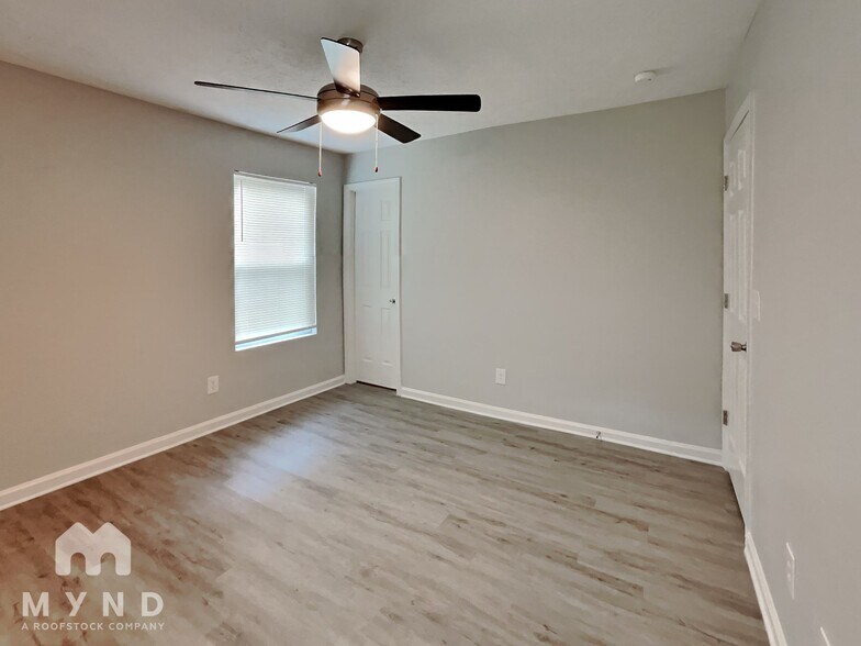 Building Photo - 136 Crystal Brook