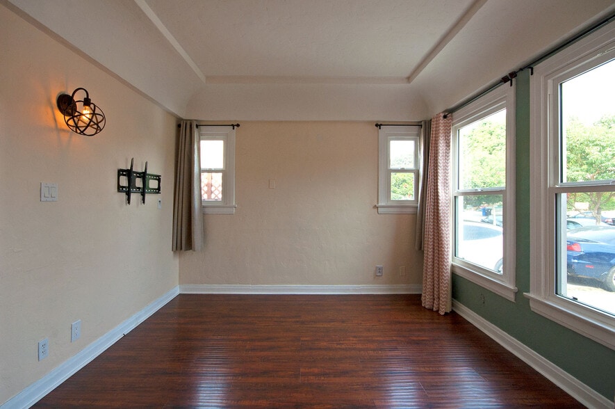 Building Photo - 4032 Garden Ave