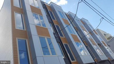 Building Photo - 806 N Burns St