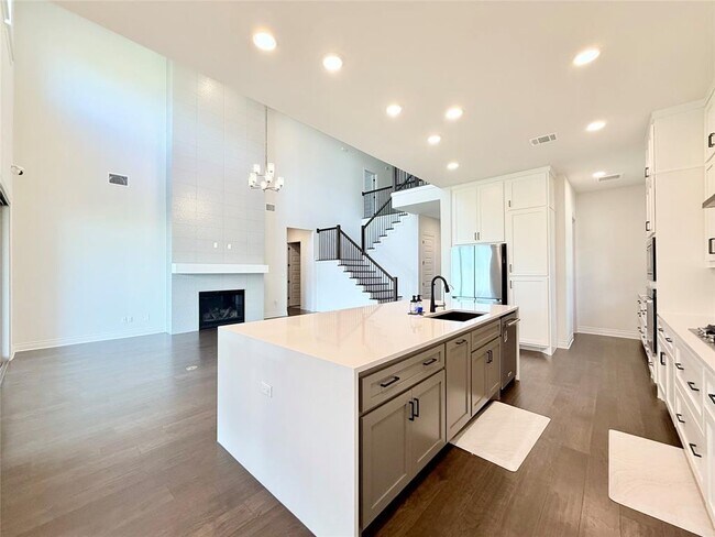 Building Photo - 113 Low River Ln