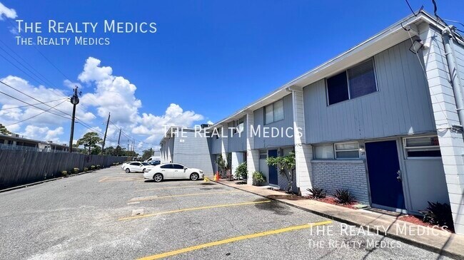 Building Photo - 1010 N Fiske Blvd