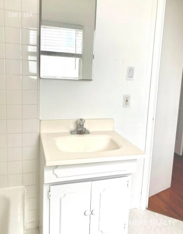 Building Photo - 2220 Ocean Park Blvd