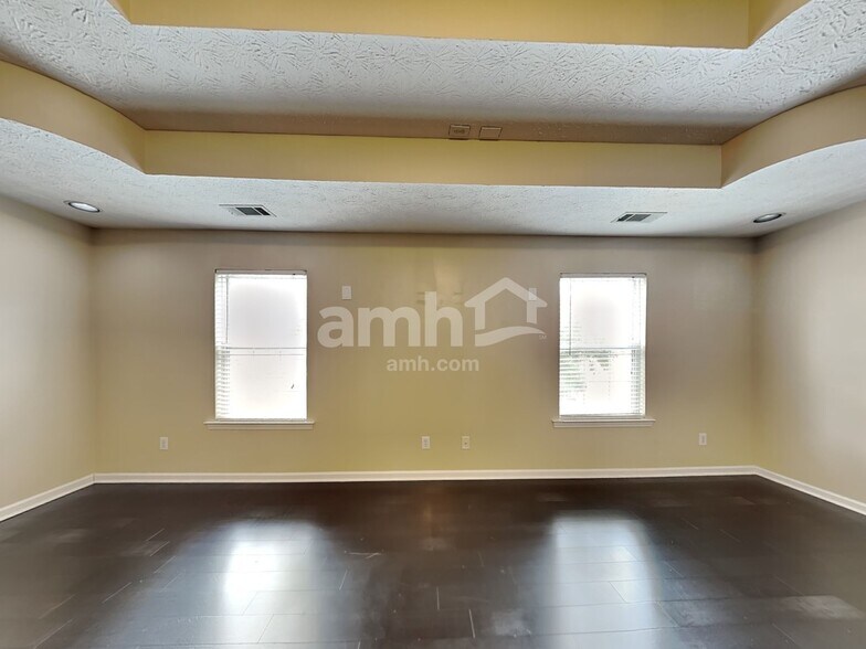 Building Photo - 2122 Creek Trail Dr