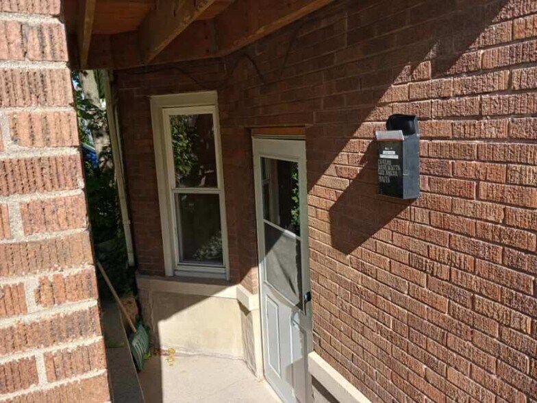 Fron Entrance - 3457 N Lowell Ave