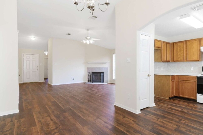 Building Photo - 203 Paradise Ln