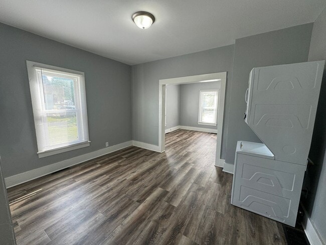 Building Photo - Newly Remodeled 2-Bed, 1-Bath Home in Hami...