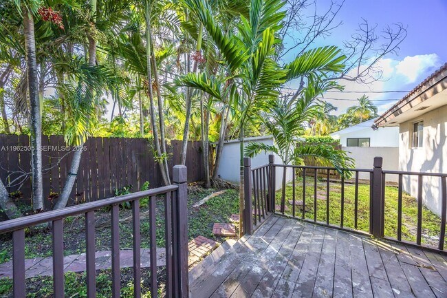 Building Photo - 4400 SW 9th Ln