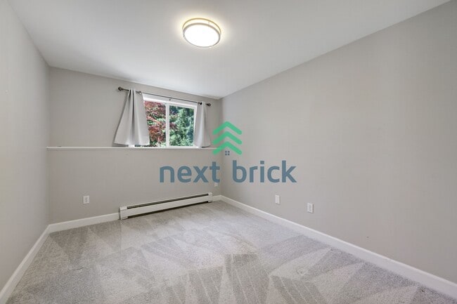 Building Photo - 4 Bed and 2 Bath Remodeled Single-family House Available!