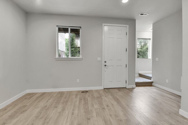 Building Photo - $2,620.95 - 3 Bed, 2.5 Bath Home in Aurora with AC and In Unit Laundry!