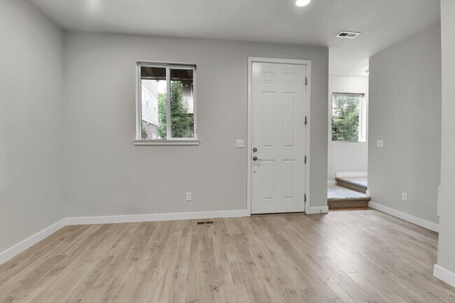 Building Photo - $2,775 - 3 Bed, 2.5 Bath Home in Aurora wi...