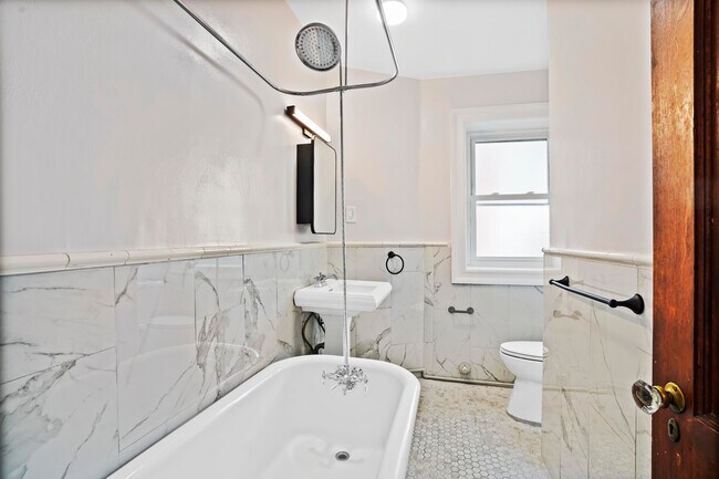 Building Photo - 16 Rutland Rd