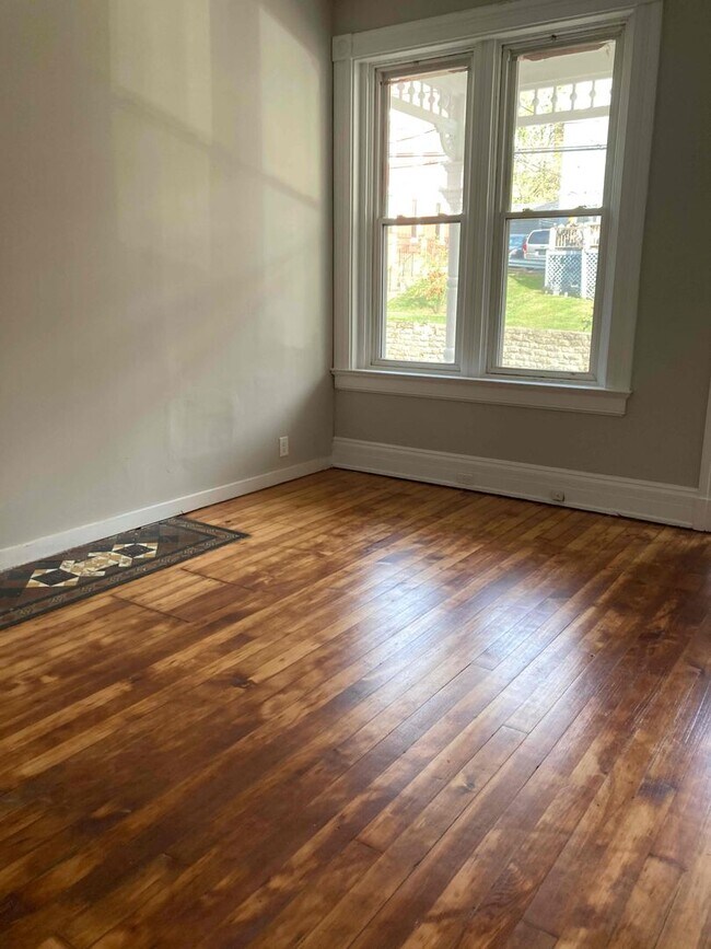 Building Photo - 3221 Bishop St