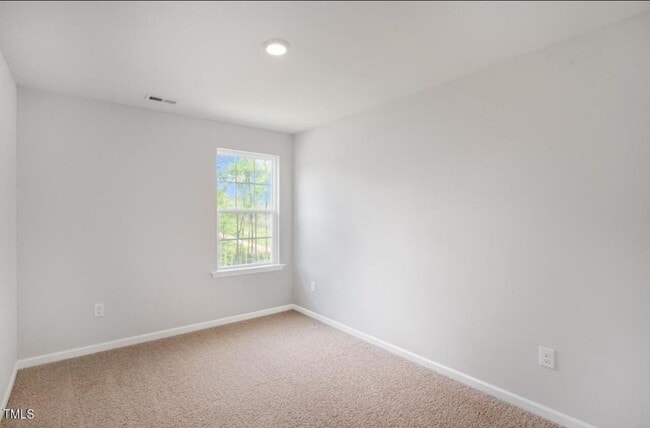 Building Photo - 3 Bedroom Townhome with Garage for Rent
