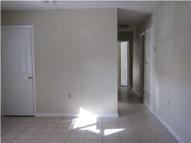 Building Photo - 203 Amellia Pl