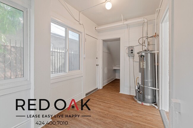 Building Photo - 617 S Soto St