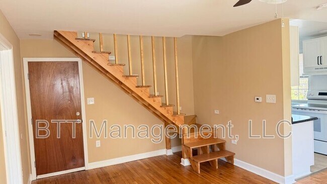 Building Photo - 8800 Plymouth St