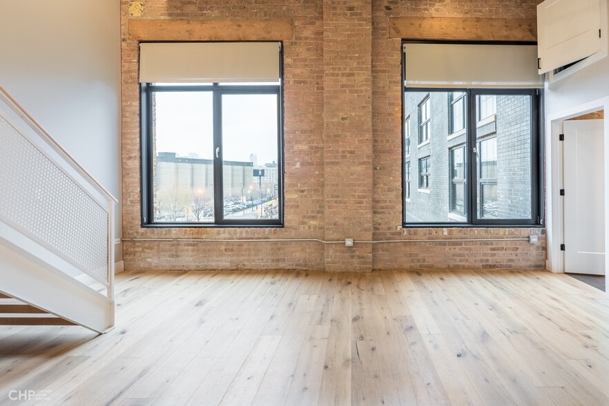Building Photo - 731 N Sangamon St