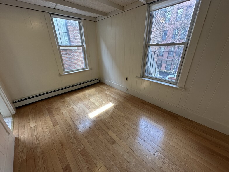 Building Photo - 218 Cambridge St