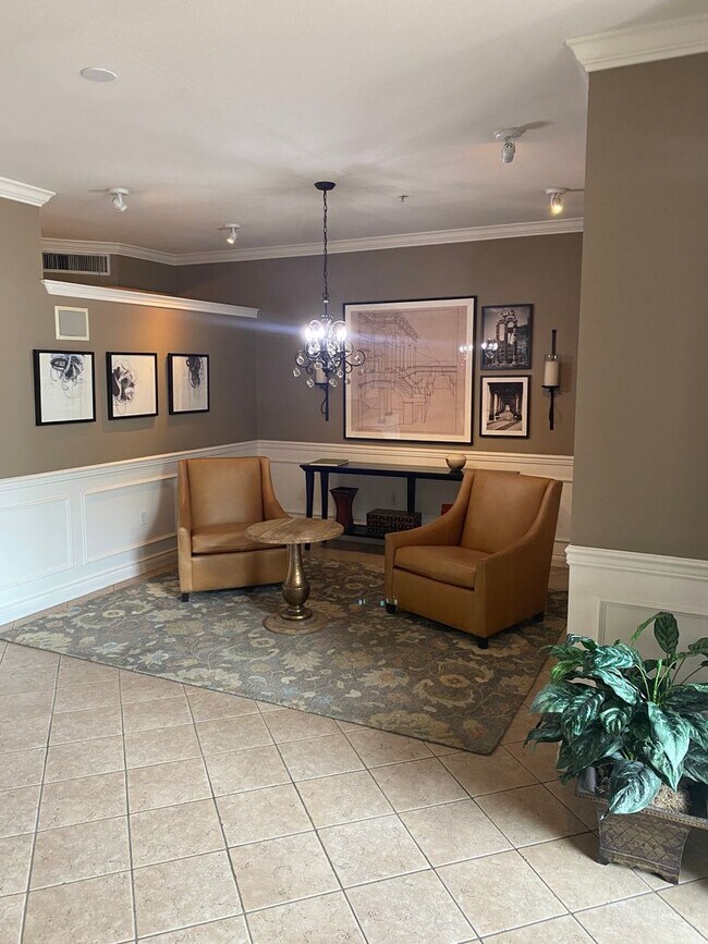 Building Photo - 2 bed/2 bath 4th Floor Unit in Cherry Creek! Covered Parking & Laundry Included!