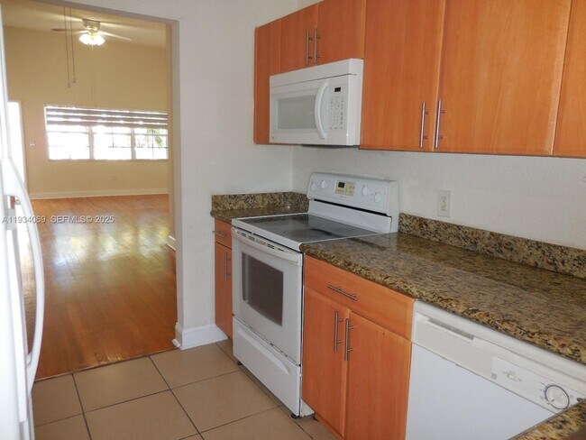 Building Photo - 9725 Bay Harbor Terrace