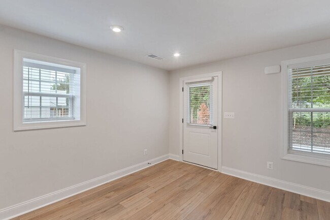 Building Photo - Pet-Friendly Crozet Apartment with Move-In Special - $1000 of your first month's rent