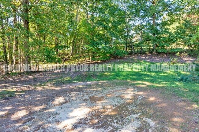 Building Photo - 1108 Shady Ln