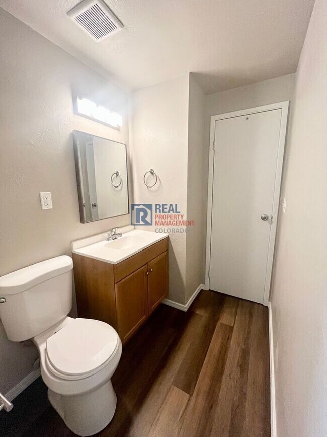 Building Photo - 392 W Rockrimmon Blvd